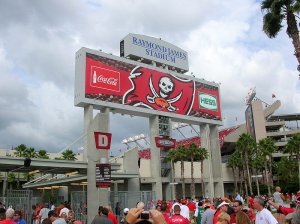 800px-Raymond_James_Stadium01.jpg