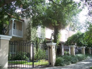 800px-Tampa_DI_131_W_Davis_Blvd01.jpg