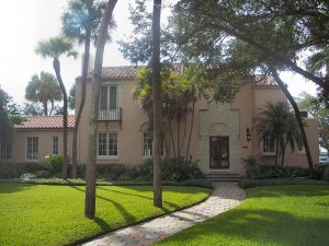 800px-Tampa_DI_220_Blanca_Ave01.jpg